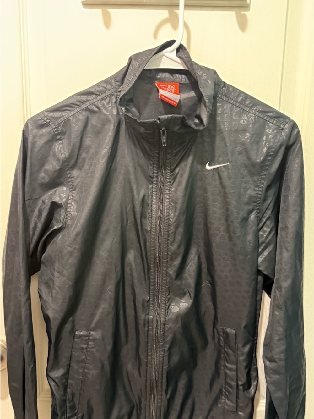 Nike Women’s black croc print Lightweight windbreaker Zip-Up Jacket